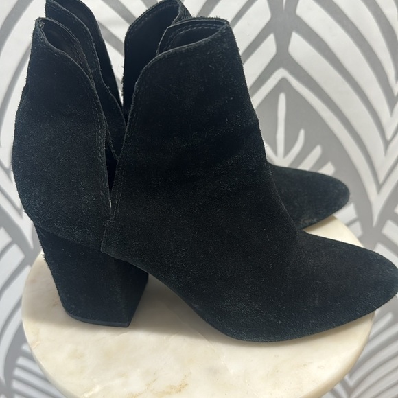 Steve Madden Rookie ankle  black suede cutout booties. - Picture 5 of 9